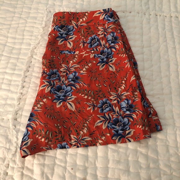 LOFT Floral Pleated Shorts - Picture 3 of 7